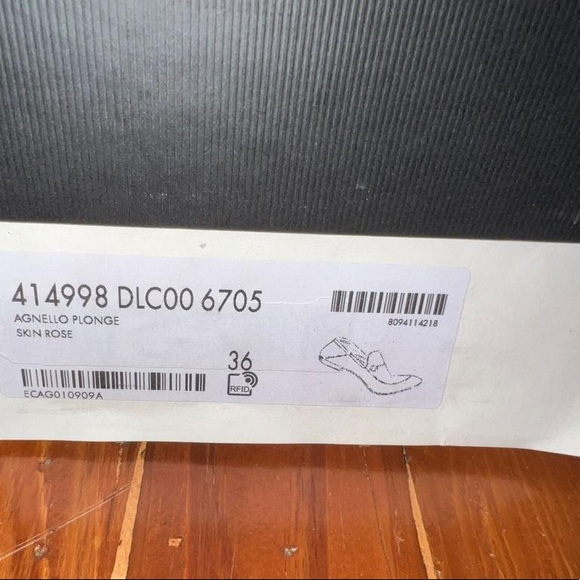 Gucci Skin Rose Loafers - Picture 5 of 5